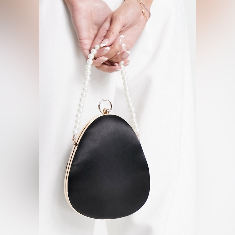 structured clutch black satin pearl gold chain and ring handle - Picture 4 of 17